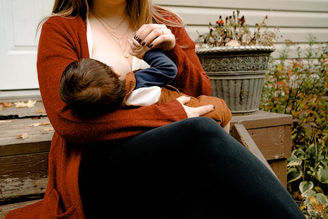 Baby-Led Weaning and Breastfeeding