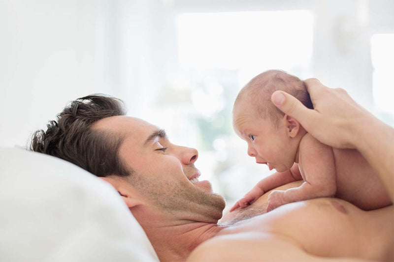 Benefits of Skin-to-Skin With Dad - Tabeeze