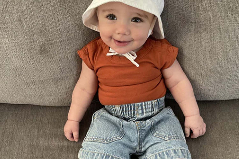 How To Put a Onesie on Your Newborn - Tabeeze